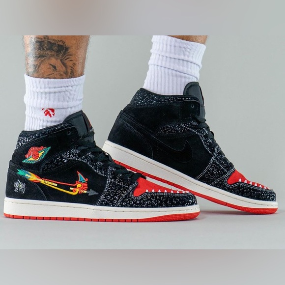 Air Jordan 1 Mid GS Siempre Familia Youth 5 - Picture 10 of 10